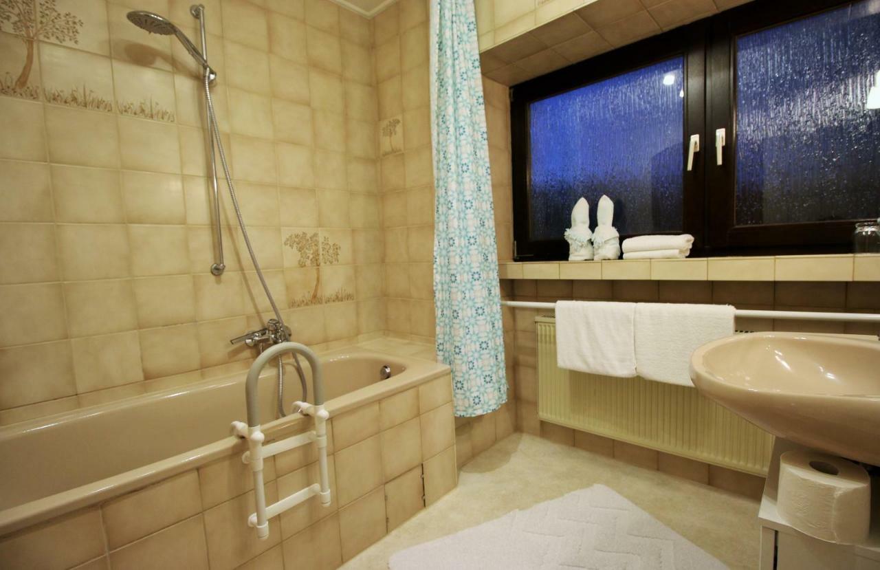 Gaestehaus Koen - Fewo Farfalle Цельтинген-Рахтиг Экстерьер фото
