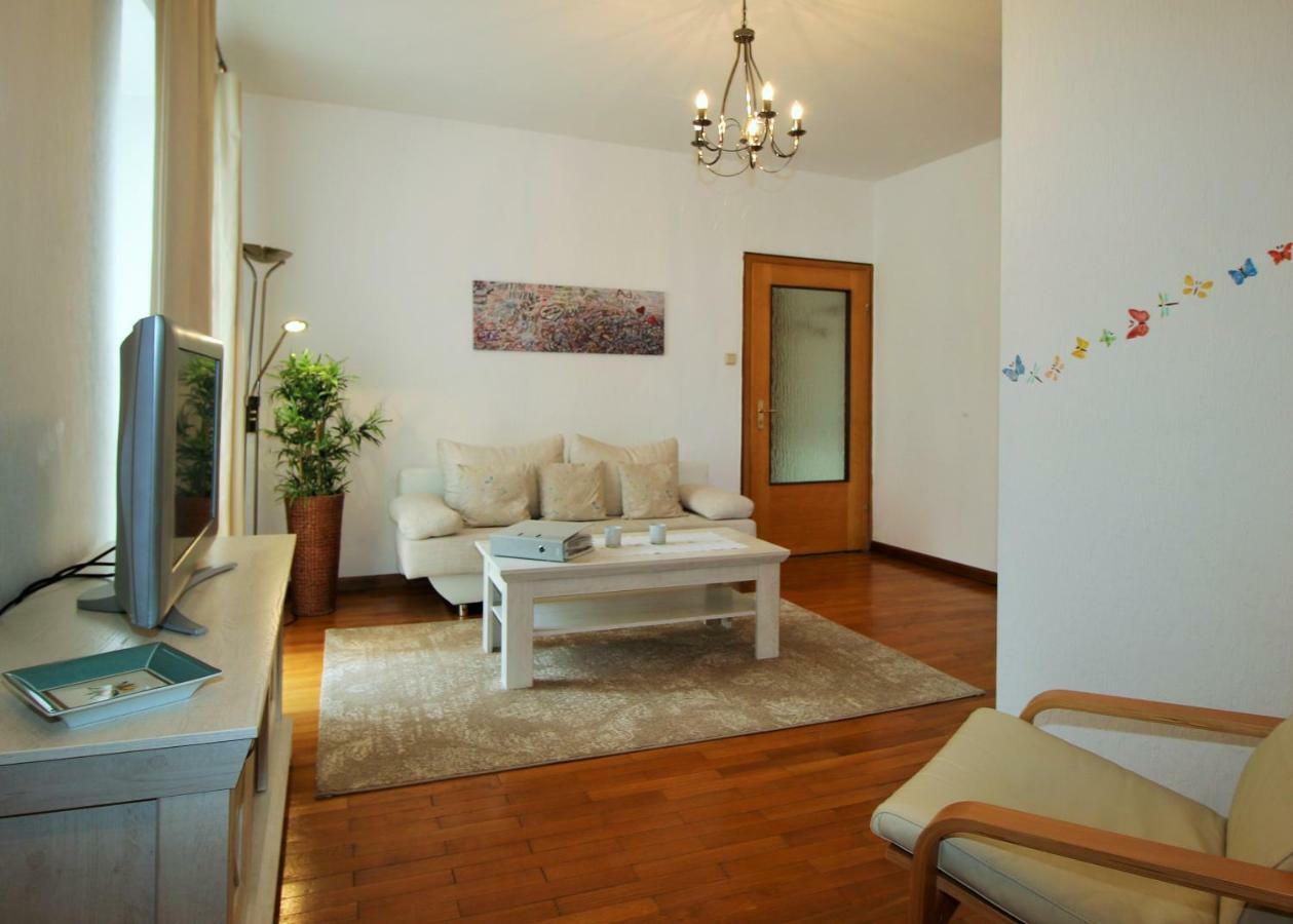 Gaestehaus Koen - Fewo Farfalle Цельтинген-Рахтиг Экстерьер фото